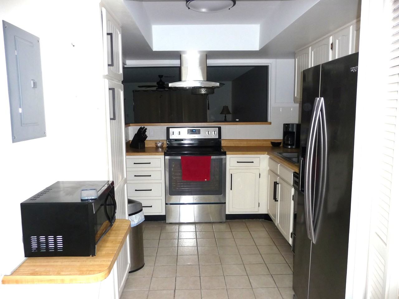 214 Queens Court - Photo 4 of 32