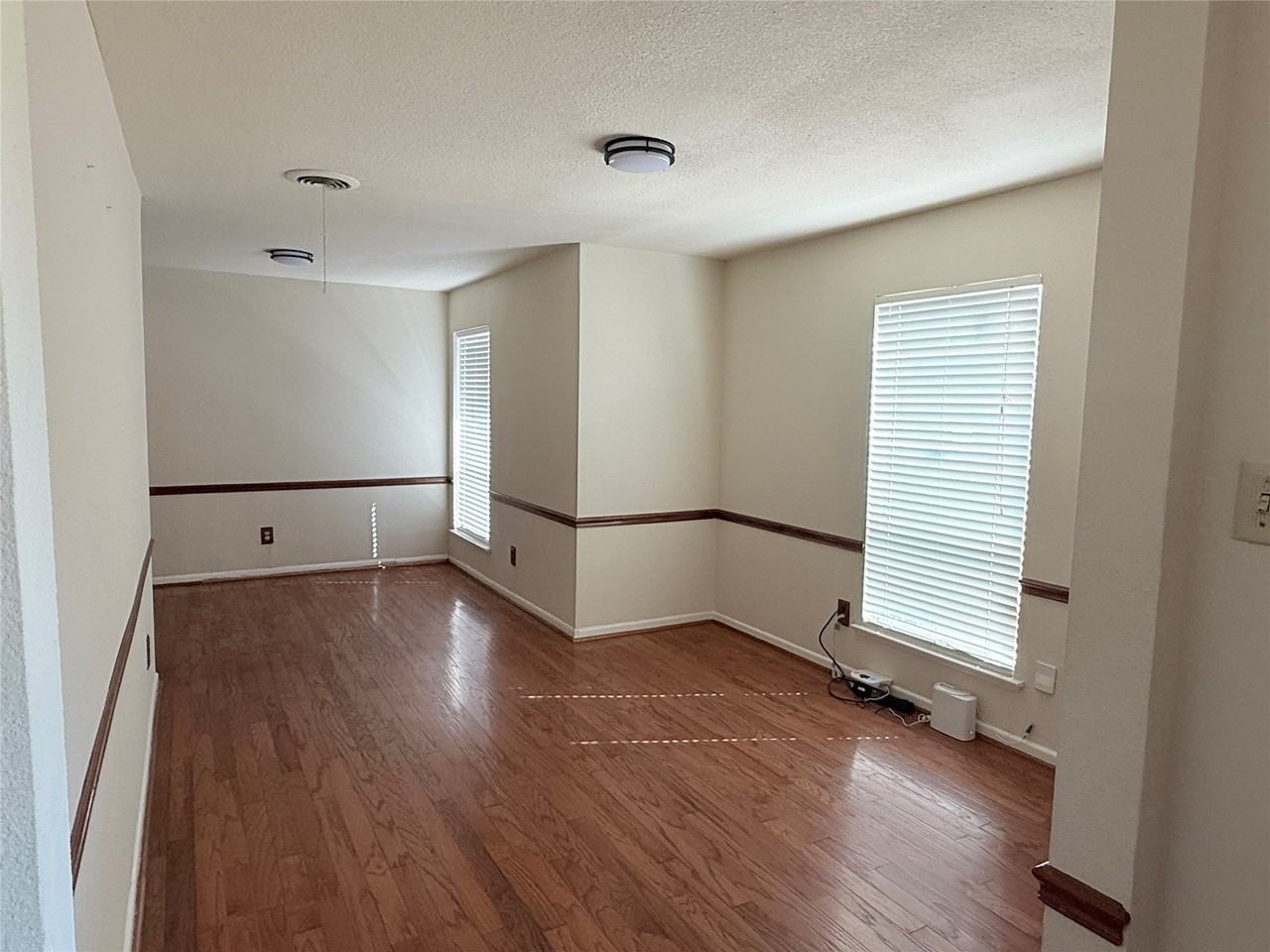 3467 Goldendale Dr - Photo 4 of 16
