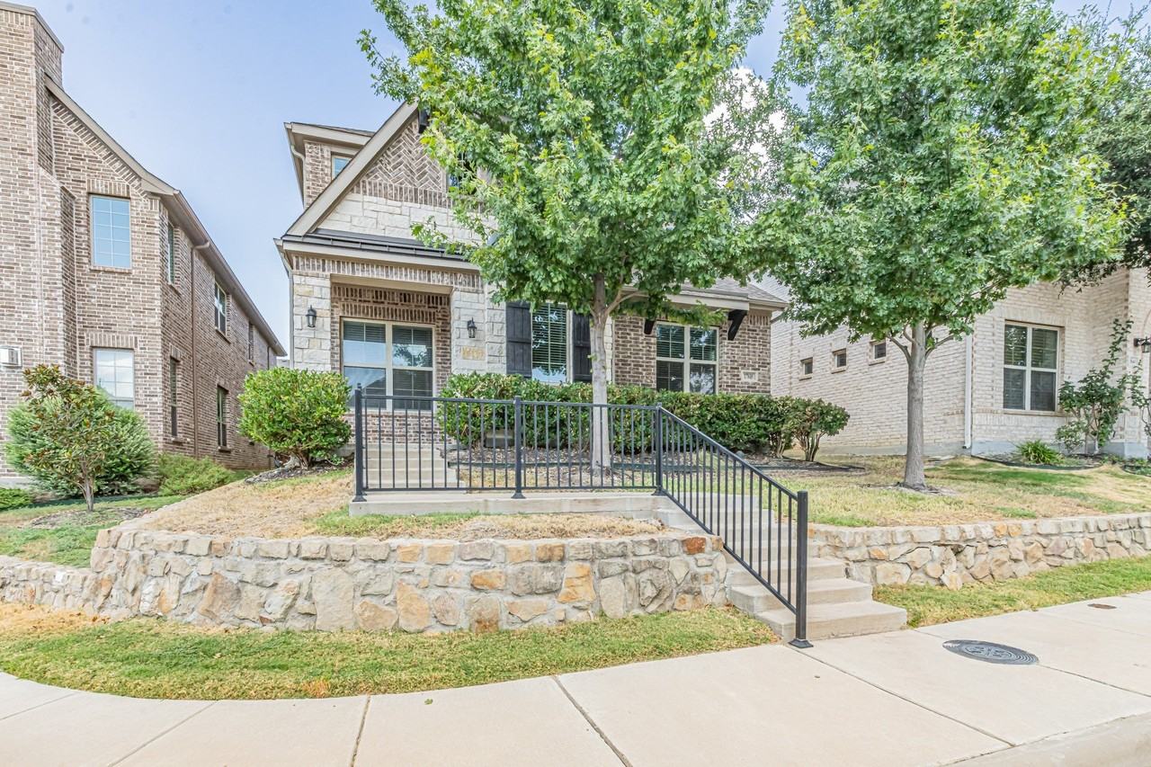 17848 Bottlebrush Dr - Photo 2 of 37
