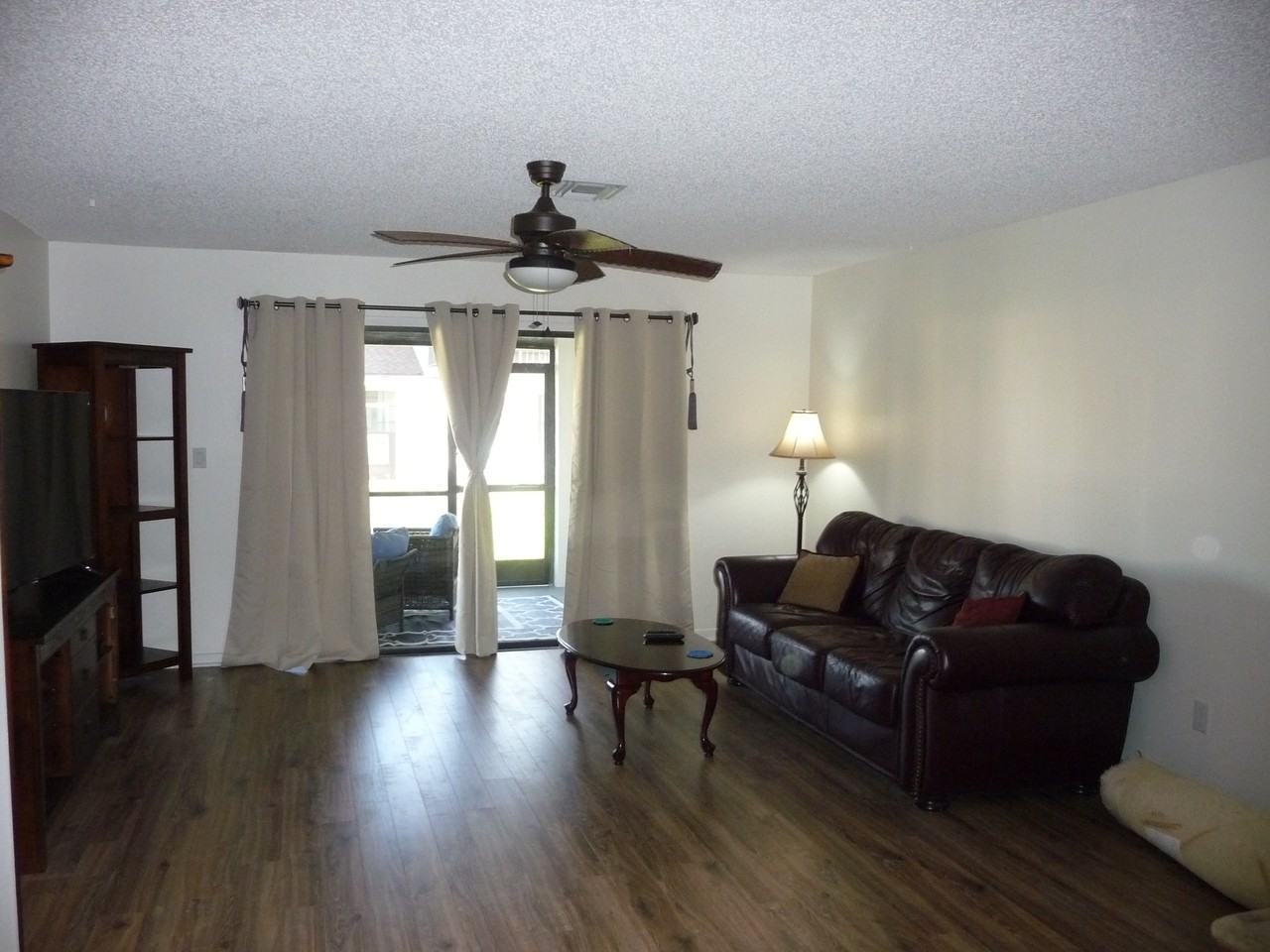 214 Queens Court - Photo 5 of 32