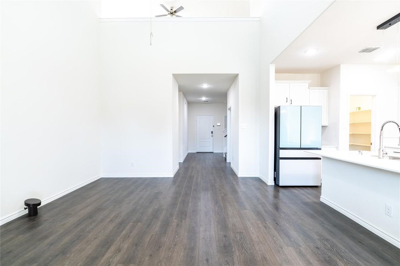 13412 Dos Aguas Dr - Photo 3 of 28