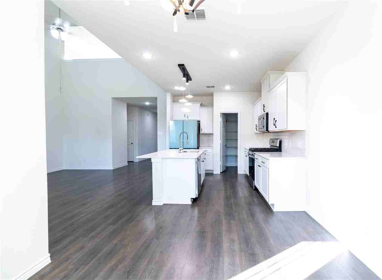 13412 Dos Aguas Dr - Photo 4 of 28