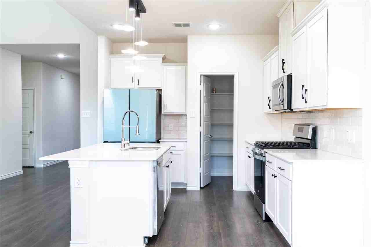 13412 Dos Aguas Dr - Photo 5 of 28