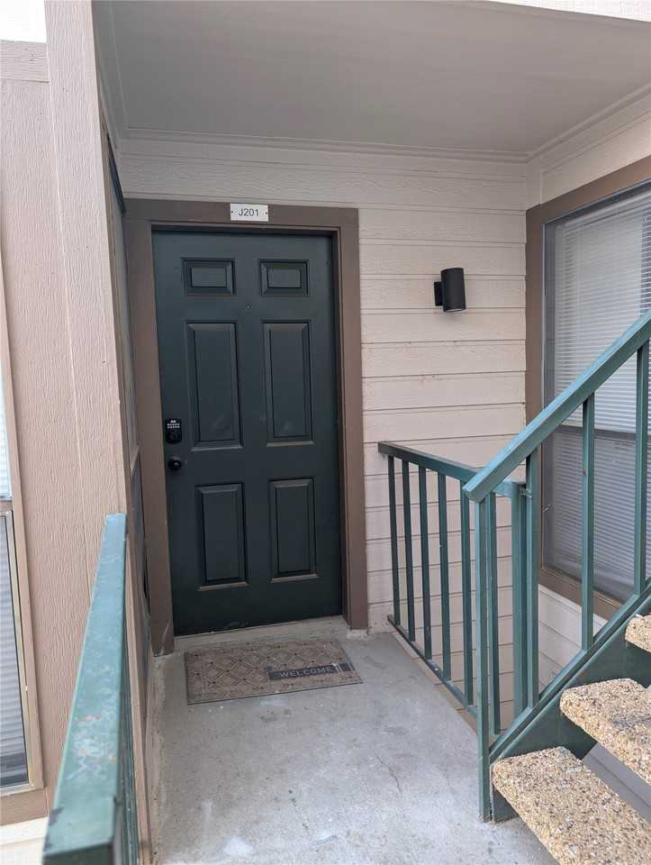 2310 Bamboo Dr #J201 - Photo 3 of 22
