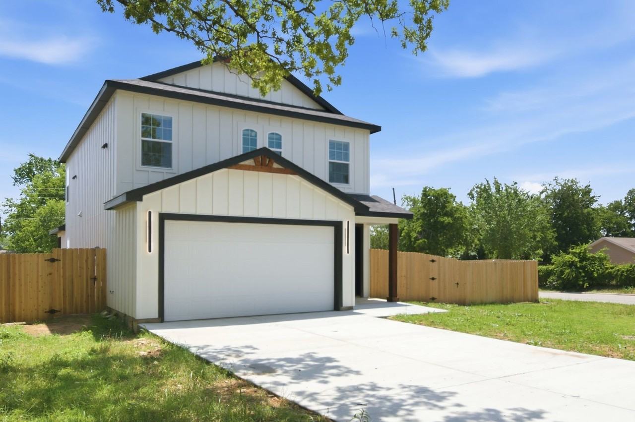 1013 Duff Ct - Photo 2 of 40