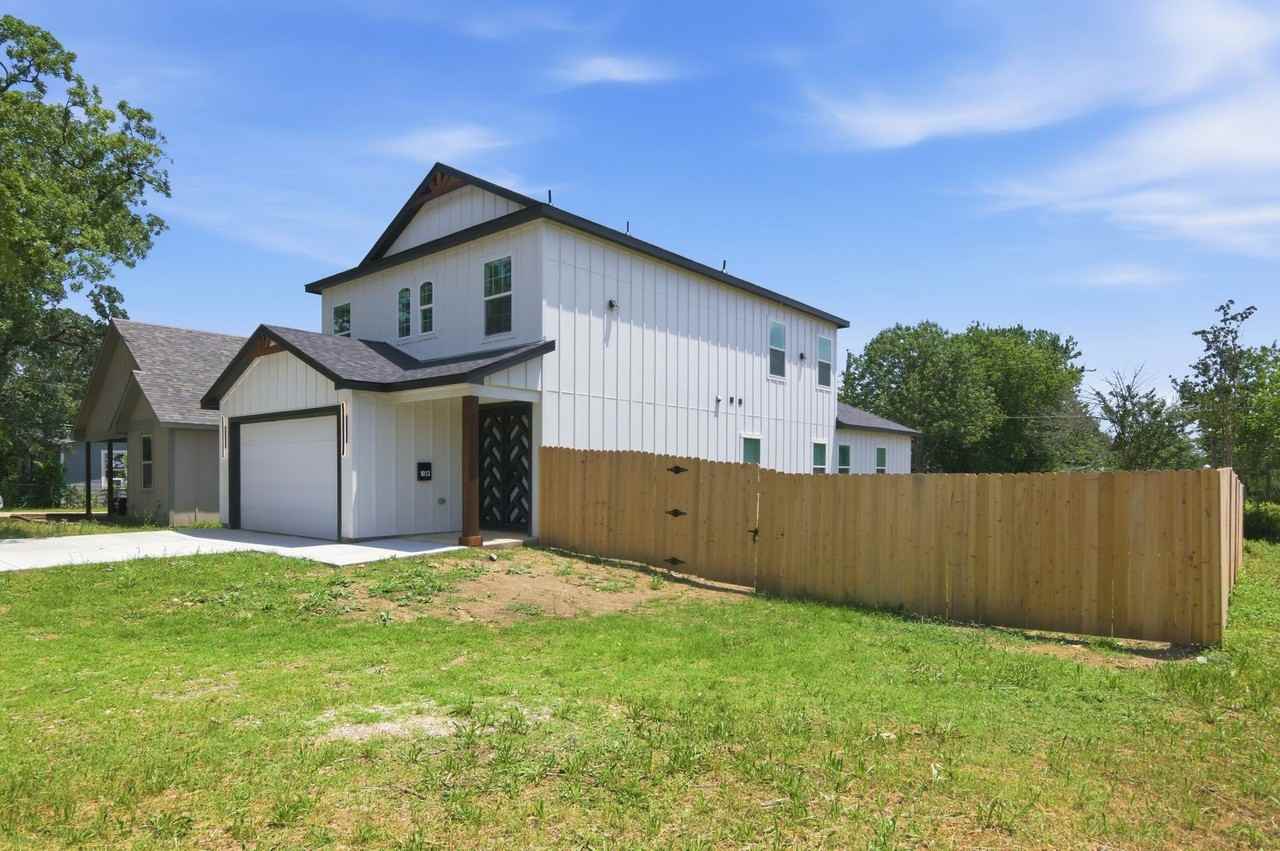 1013 Duff Ct - Photo 4 of 40