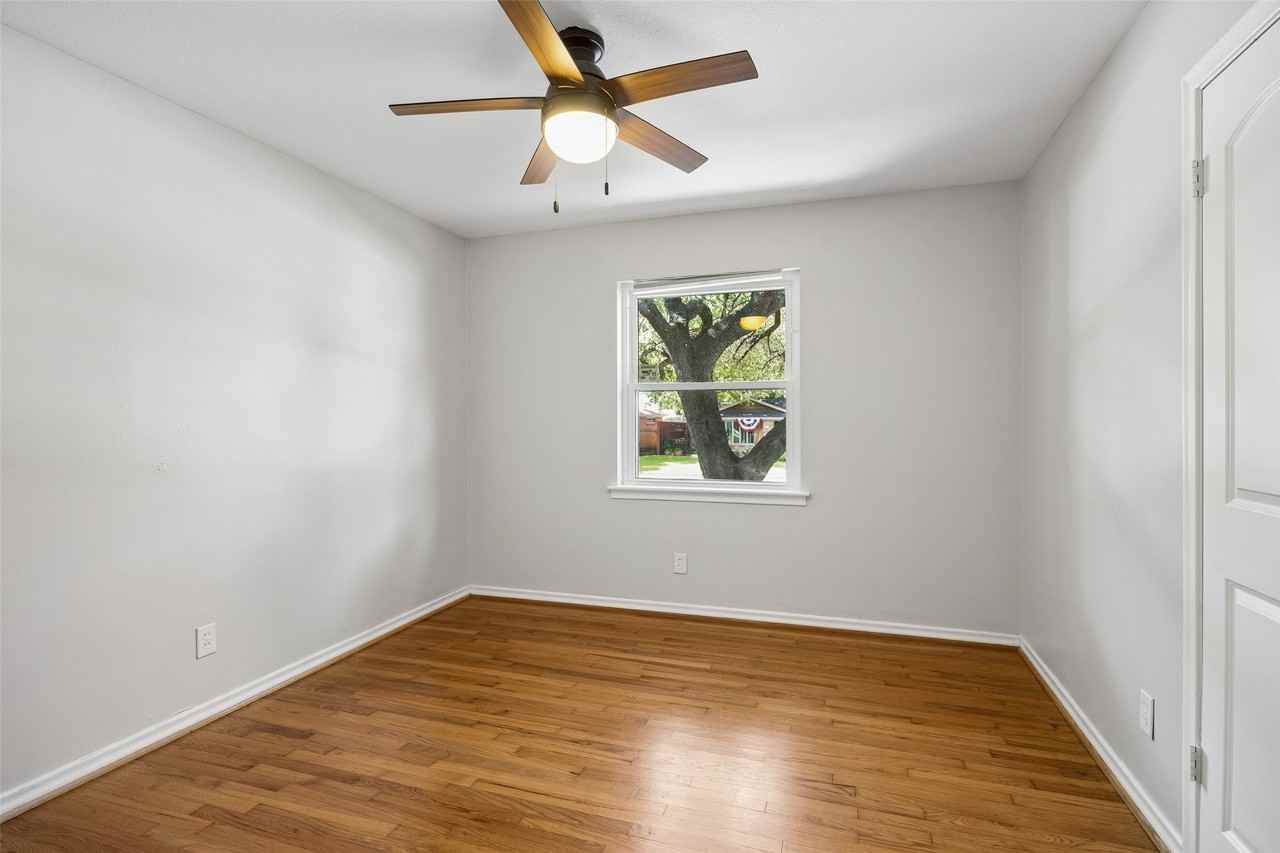 2351 Saint Francis Ave - Photo 4 of 28