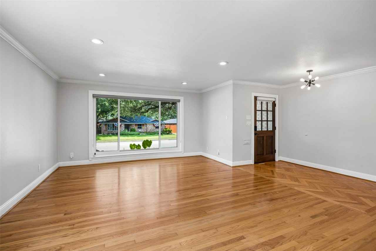 2351 Saint Francis Ave - Photo 6 of 28