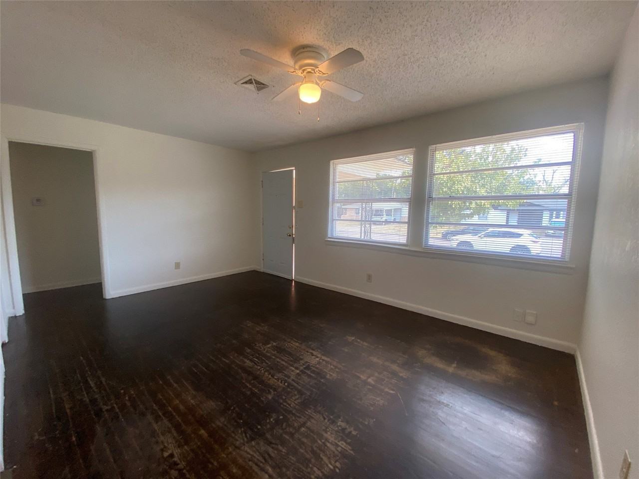 1701 Longview St - Photo 2 of 15