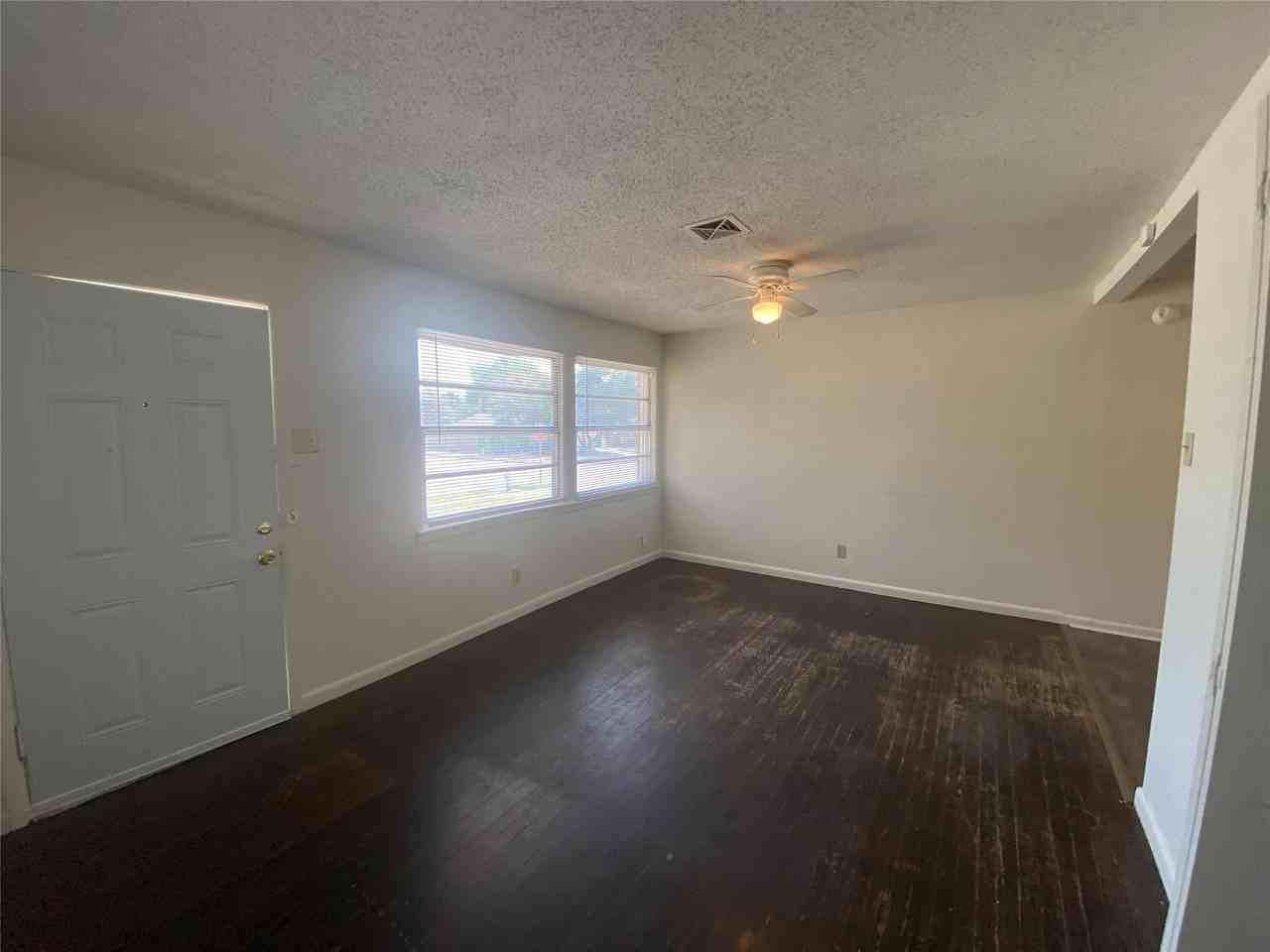 1701 Longview St - Photo 3 of 15