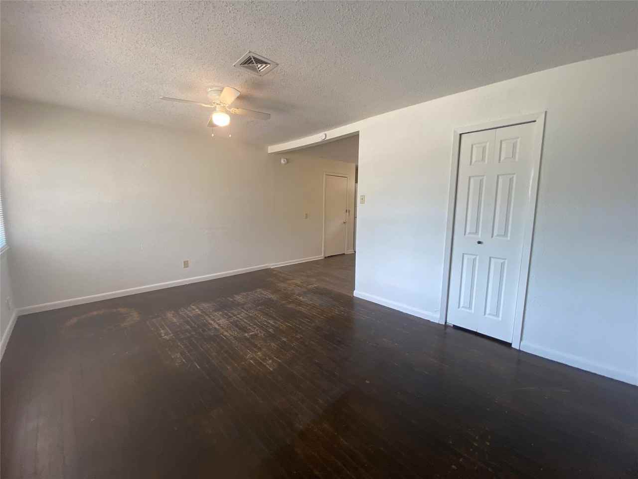 1701 Longview St - Photo 4 of 15