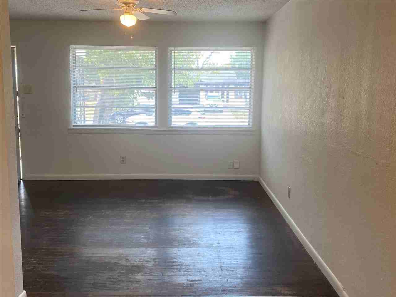 1701 Longview St - Photo 5 of 15