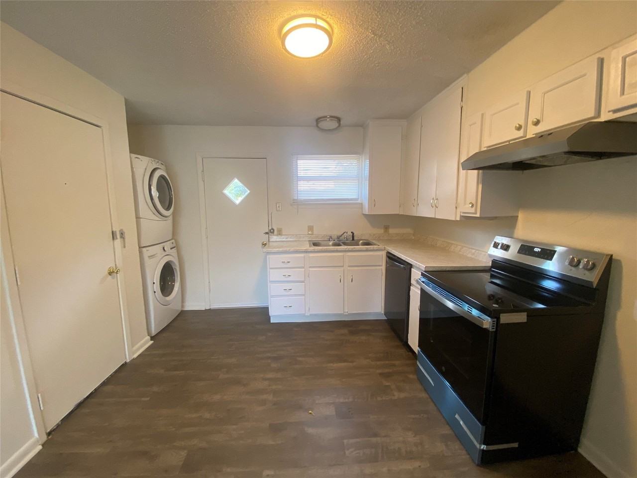 1701 Longview St - Photo 6 of 15