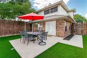 featured image of 529 Essex Pl