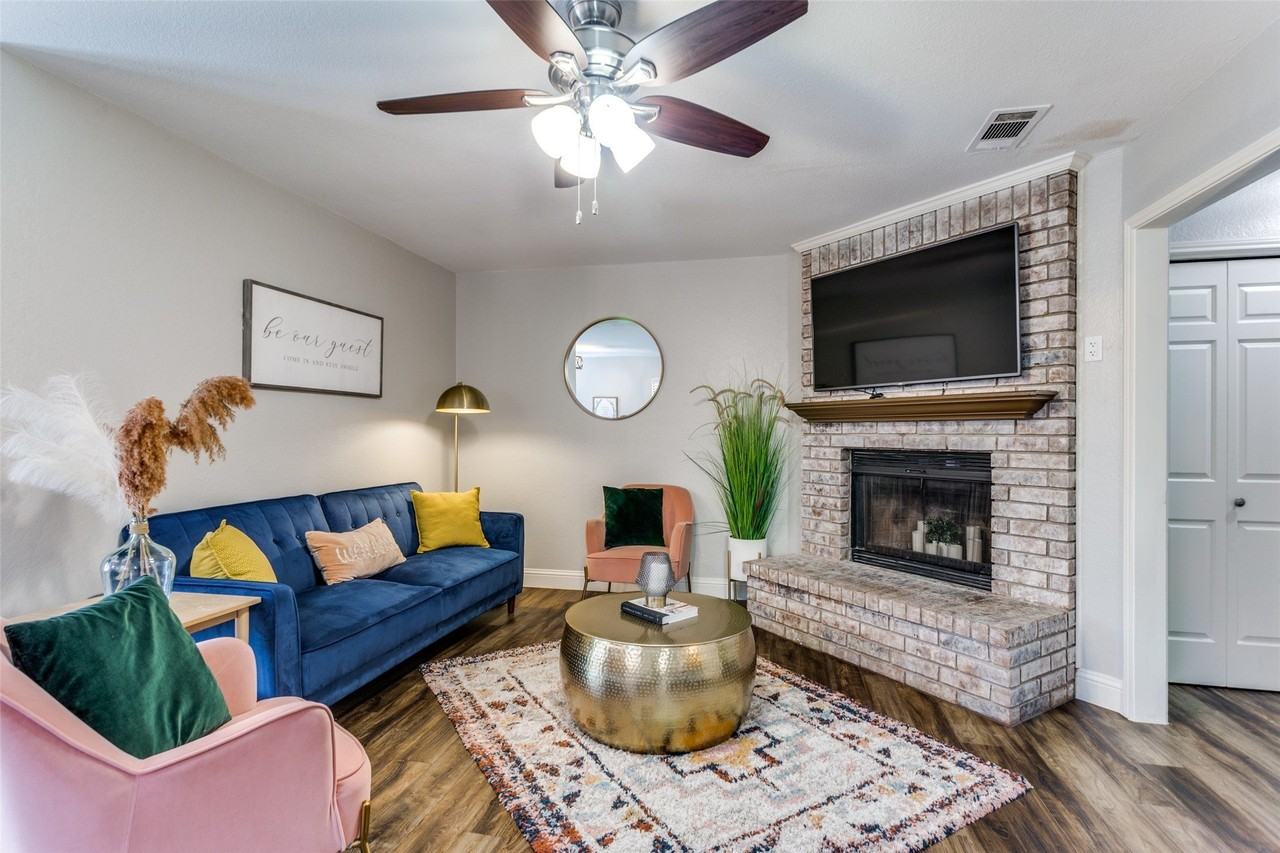529 Essex Pl - Photo 4 of 25