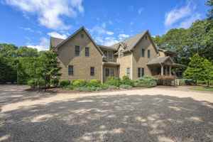 featured image of 23 Arbutus Rd