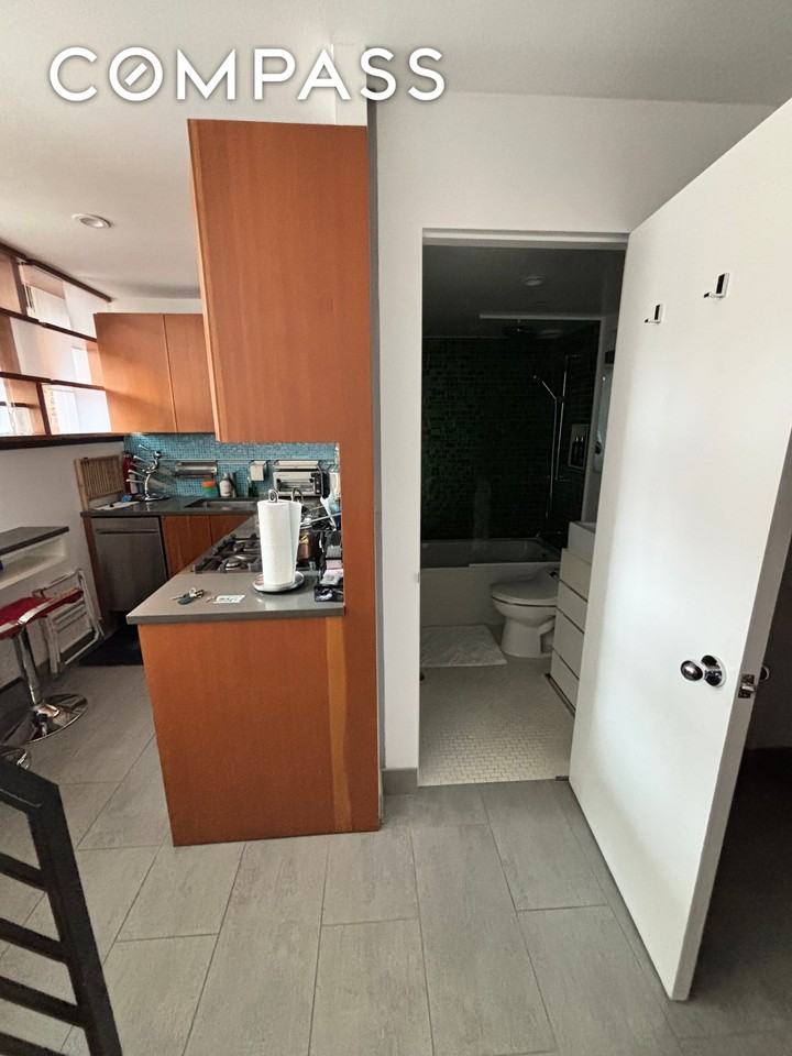 838 Greenwich St #4A - Photo 6 of 19