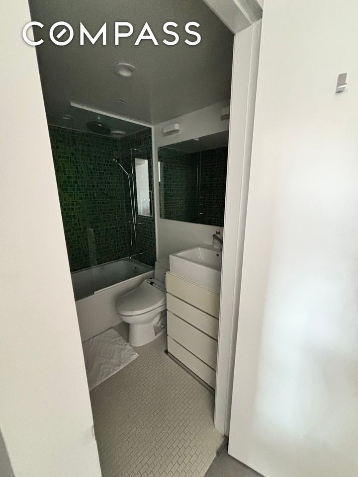 838 Greenwich St #4A - Photo 7 of 19