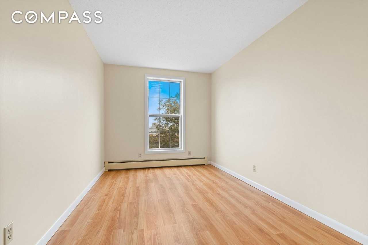 113 Columbia St #3 - Photo 3 of 7