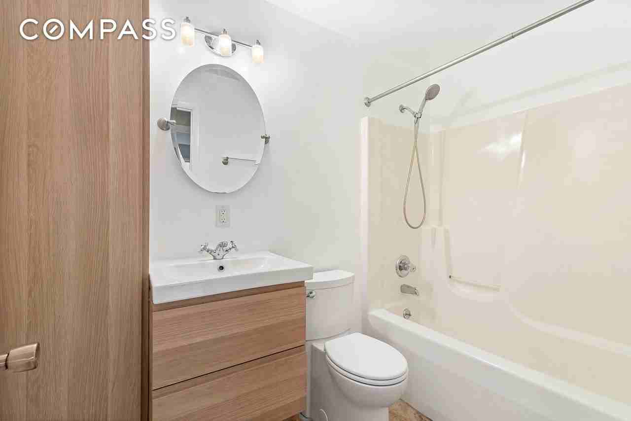 113 Columbia St #3 - Photo 4 of 7