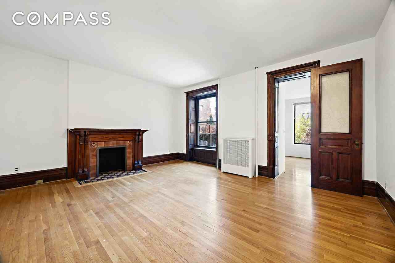 43 W 84th St #2 - Photo 2 of 11