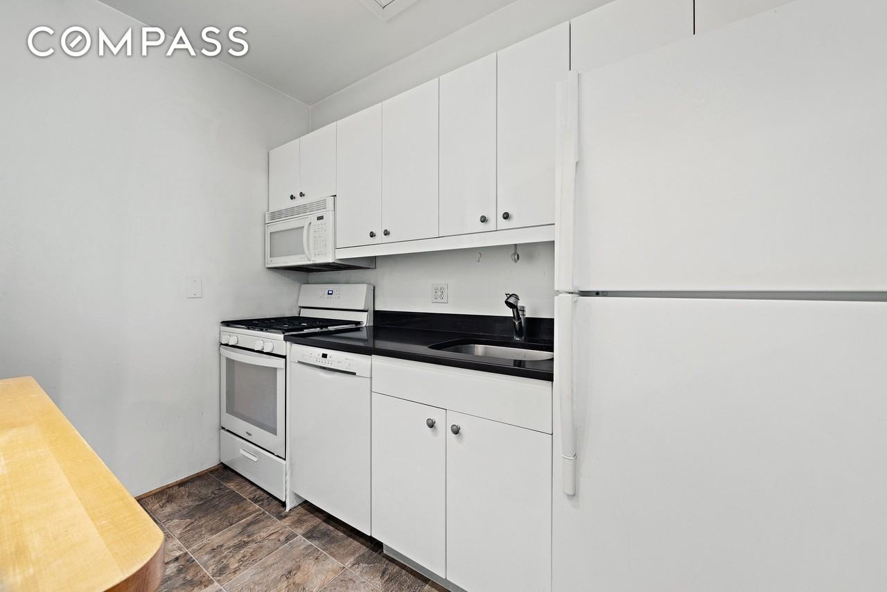 43 W 84th St #2 - Photo 4 of 11