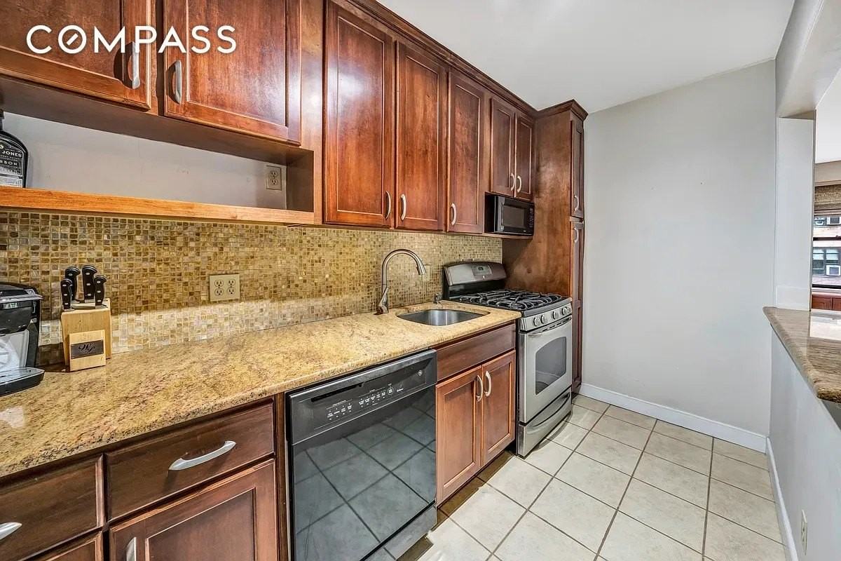 345 E 52nd St #3G - Photo 3 of 7