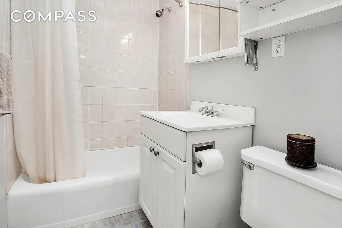345 E 52nd St #3G - Photo 6 of 7