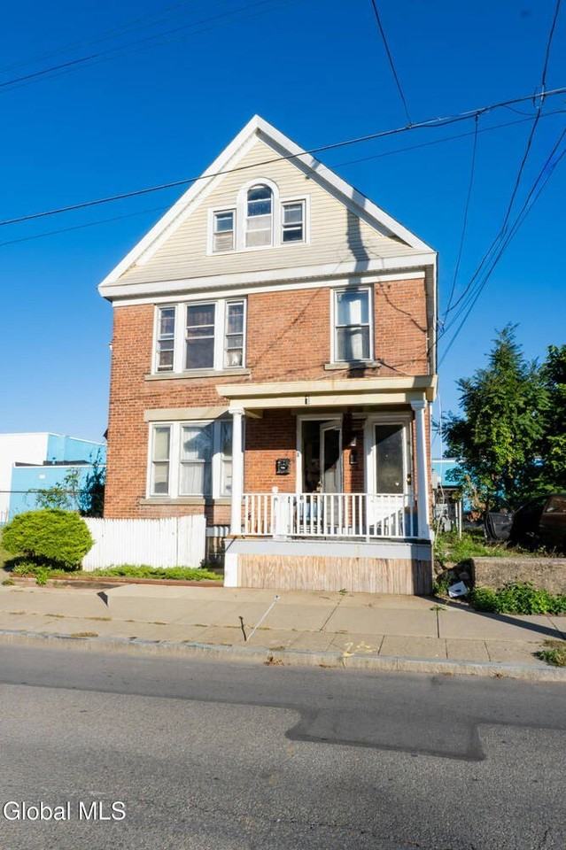 1 Chestnut St - Photo 2 of 16
