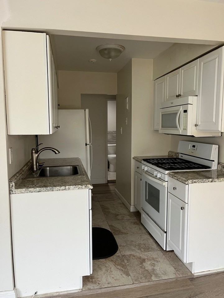 1302 Rockland Ave #1stFL - Photo 5 of 16