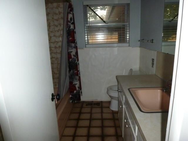 2421 Sandra Dr - Photo 7 of 17