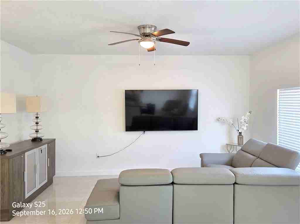 939 19th St #939 - Photo 6 of 20