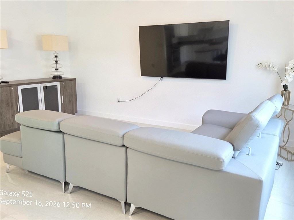 939 19th St #939 - Photo 7 of 20
