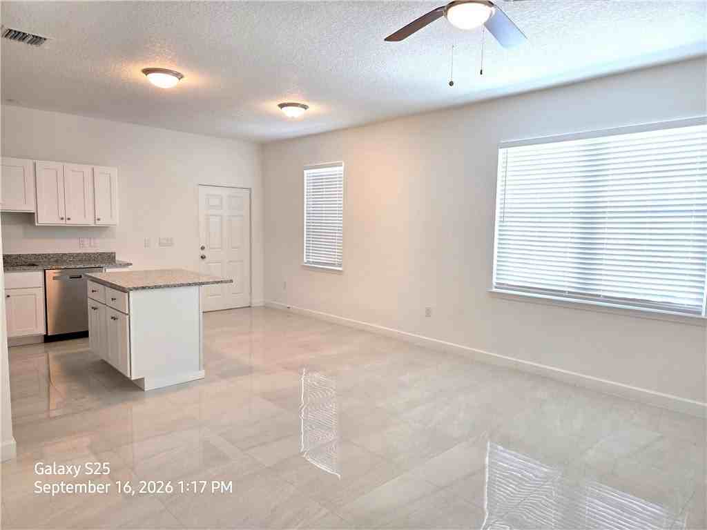 939 19th St #945 - Photo 5 of 14