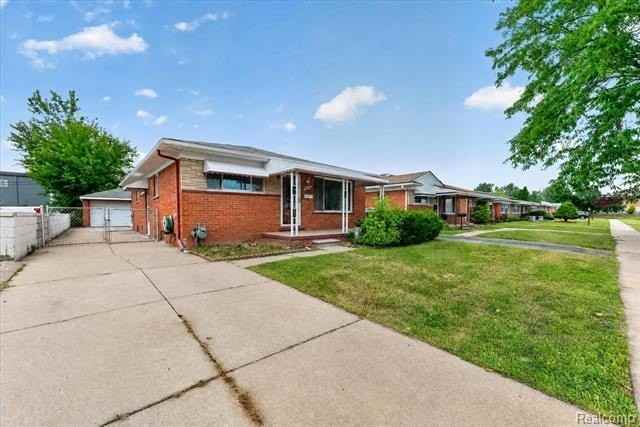 8847 Woodbine - Photo 2 of 46