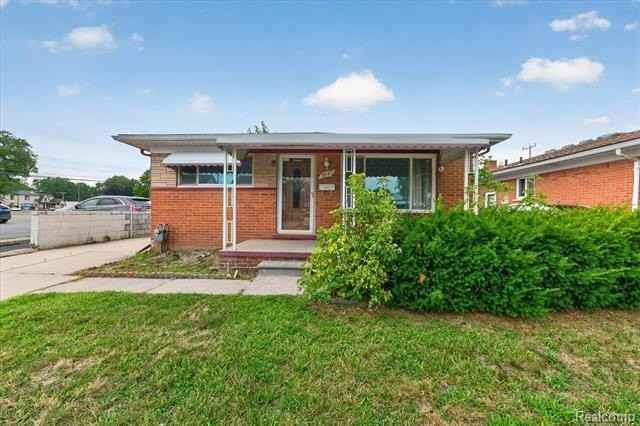 8847 Woodbine - Photo 3 of 46