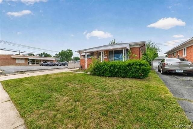 8847 Woodbine - Photo 4 of 46