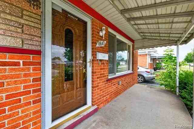8847 Woodbine - Photo 5 of 46