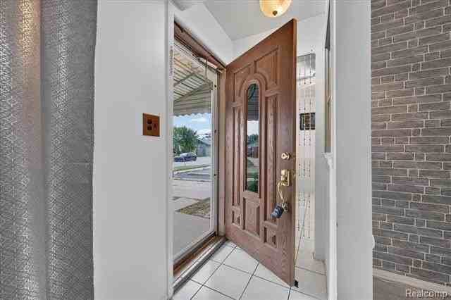 8847 Woodbine - Photo 6 of 46