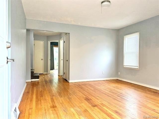 2330 Rowland Ave - Photo 4 of 18