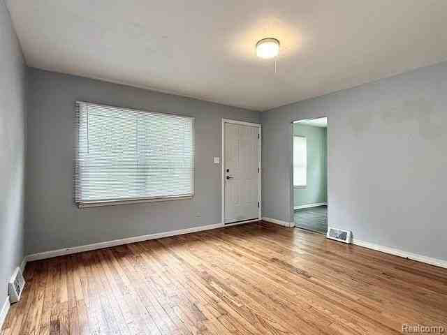 2330 Rowland Ave - Photo 6 of 18
