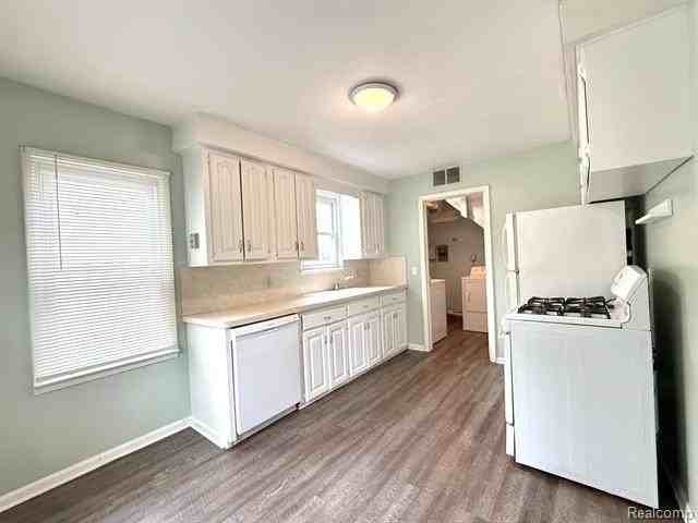 2330 Rowland Ave - Photo 7 of 18