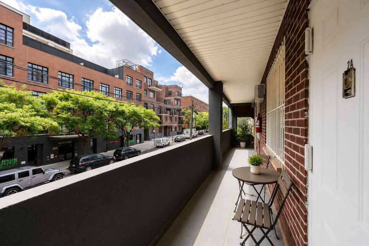 385 Vernon Ave - Photo 7 of 8