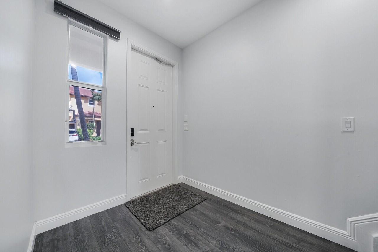 6960 Long Pine Cir - Photo 4 of 34