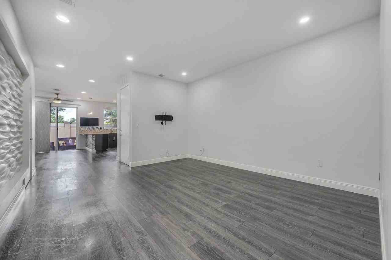 6960 Long Pine Cir - Photo 5 of 34