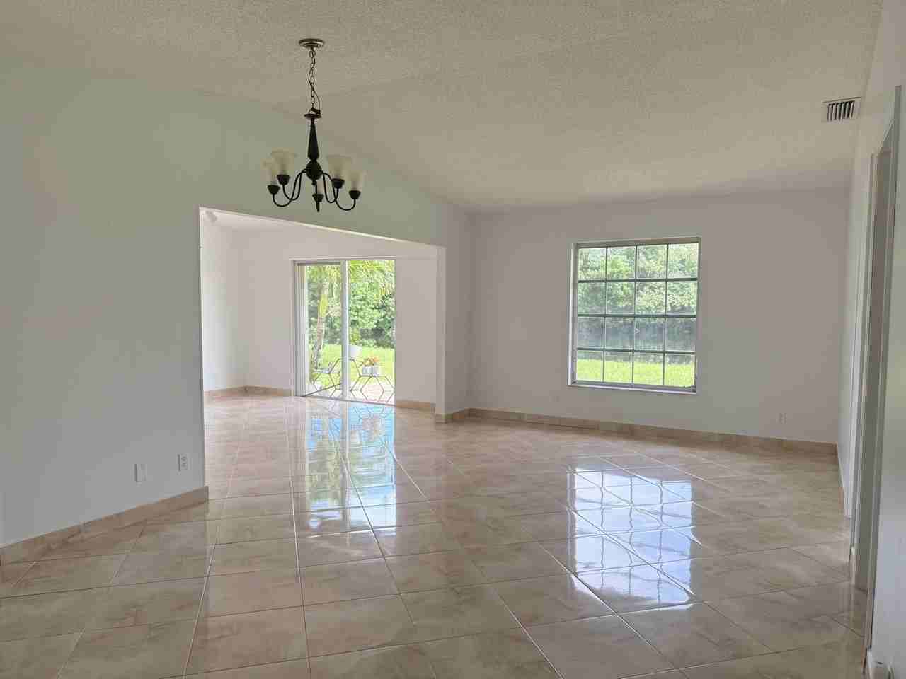 15860 Laurel Oak Cir - Photo 5 of 24