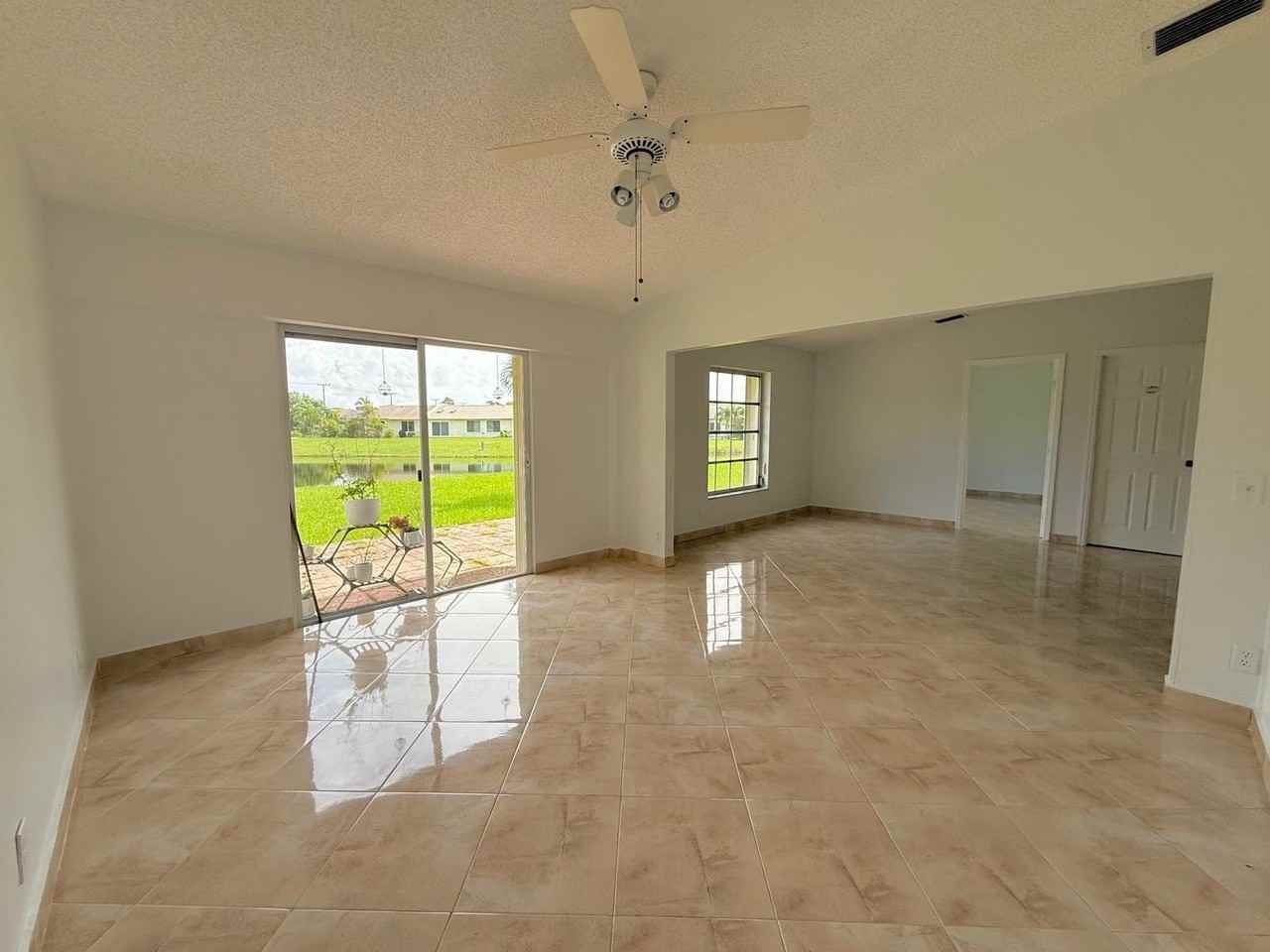 15860 Laurel Oak Cir - Photo 7 of 24
