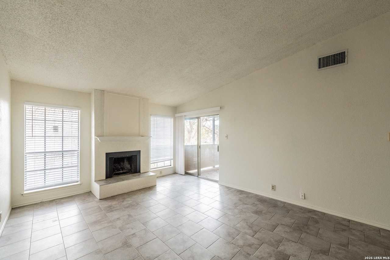 1427 Loma Alto #4 - Photo 2 of 18