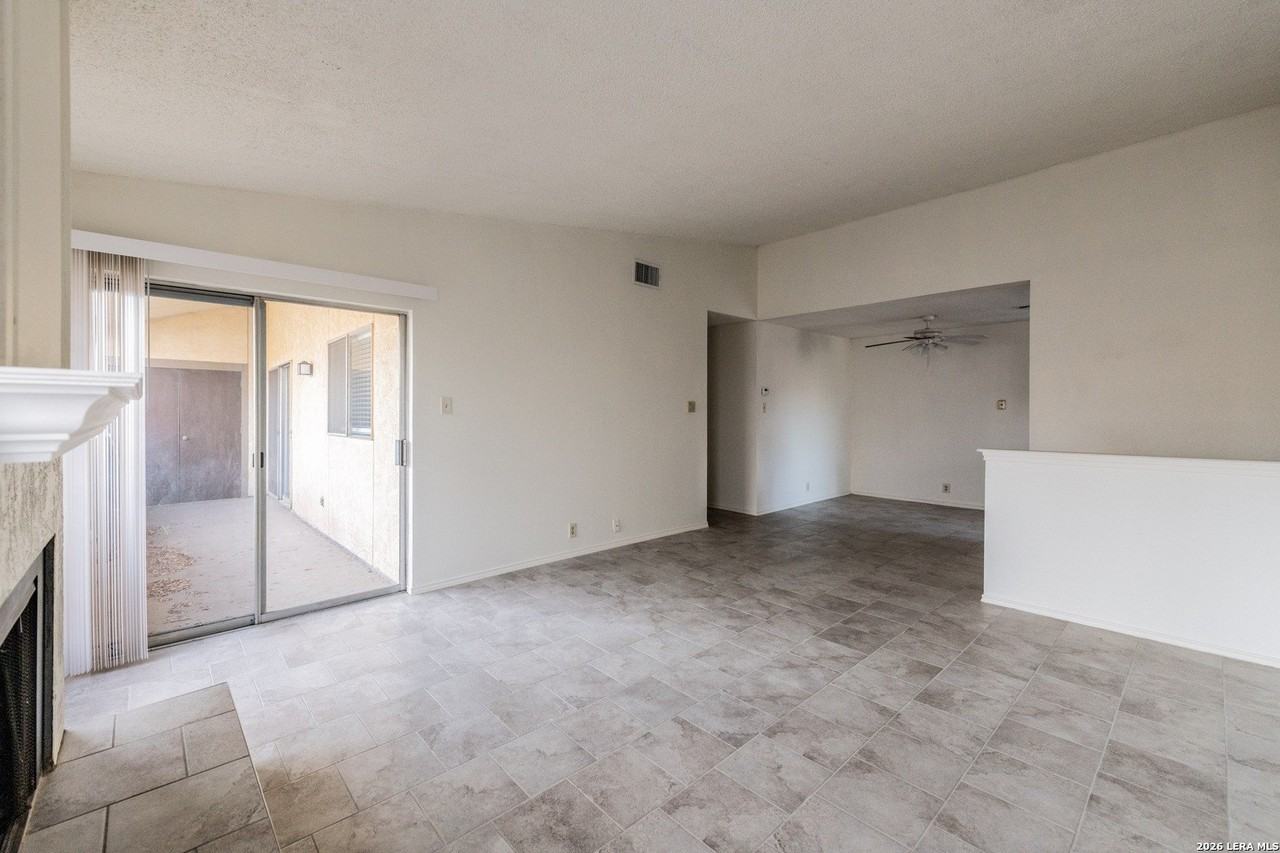 1427 Loma Alto #4 - Photo 3 of 18