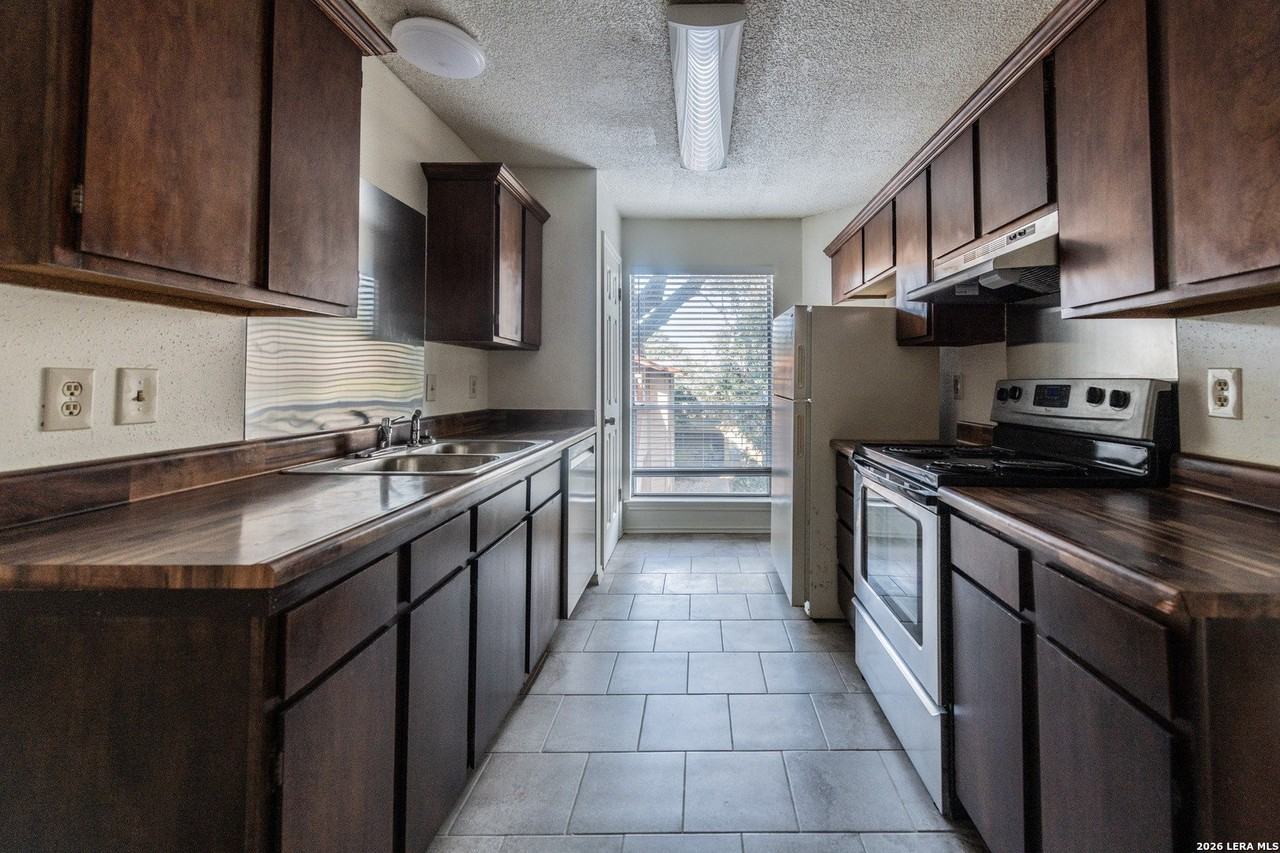 1427 Loma Alto #4 - Photo 4 of 18